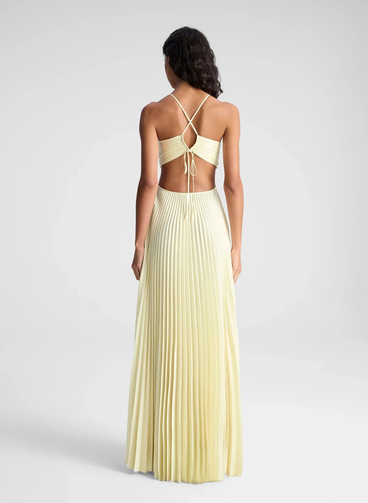 Solaria – Robe longue plissée en satin à dos noué