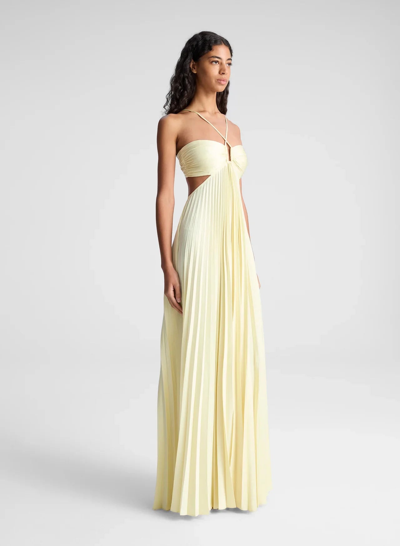 Solaria – Robe longue plissée en satin à dos noué