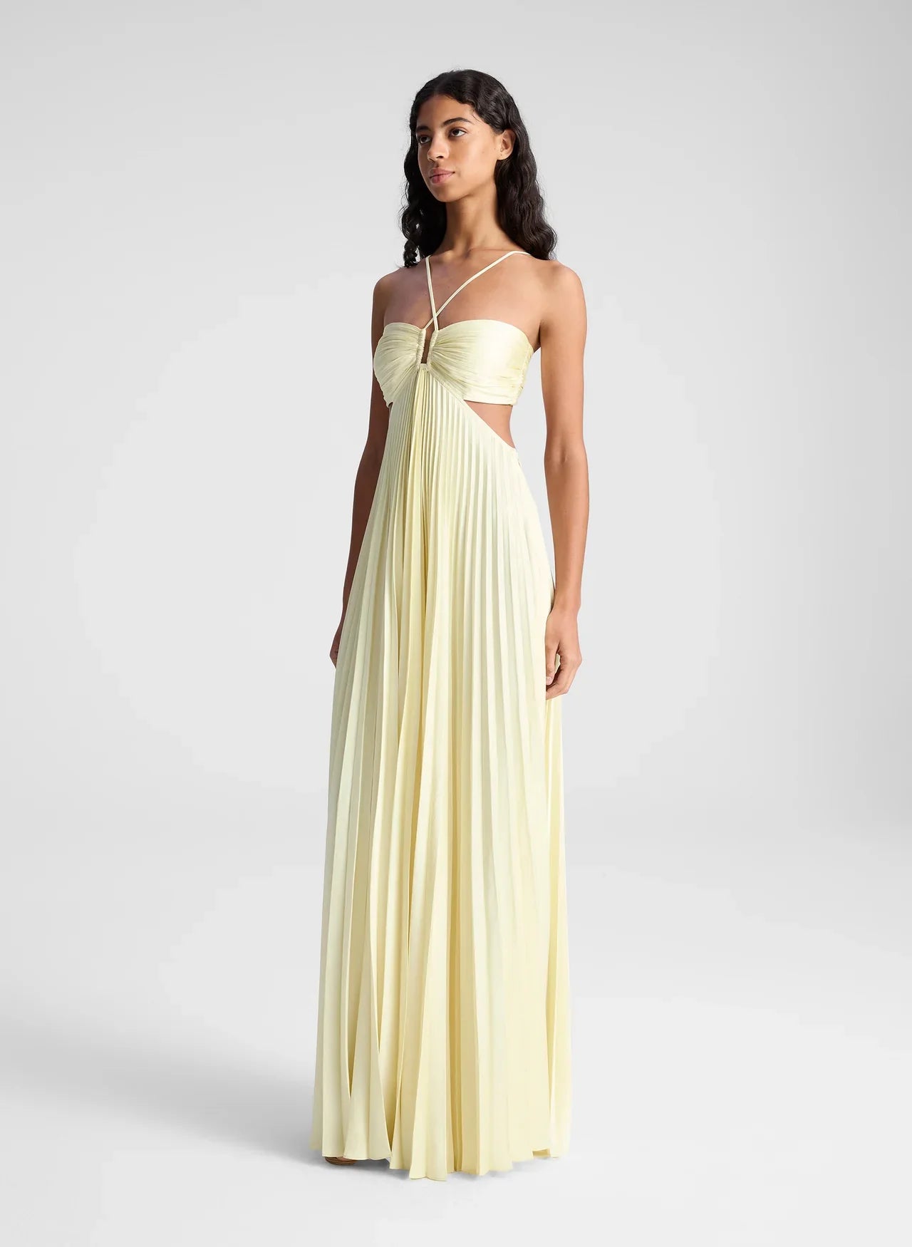 Solaria – Robe longue plissée en satin à dos noué