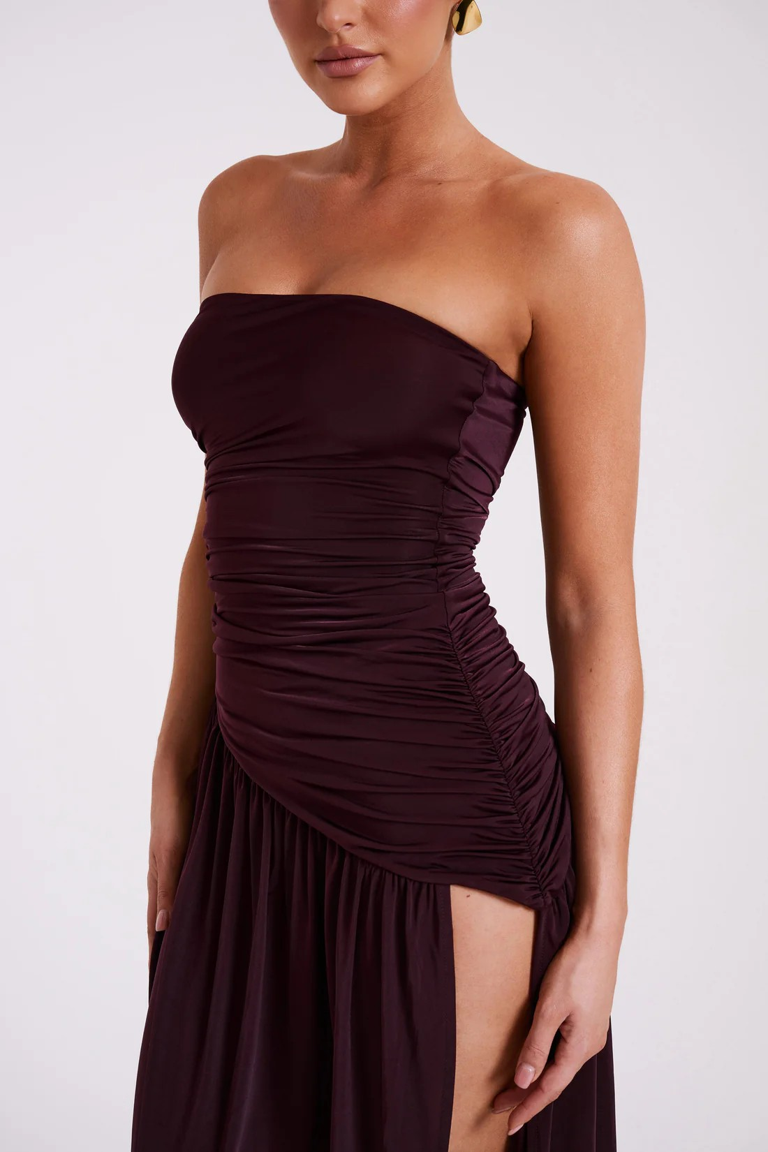 Selvara – Robe longue froncée bordeaux